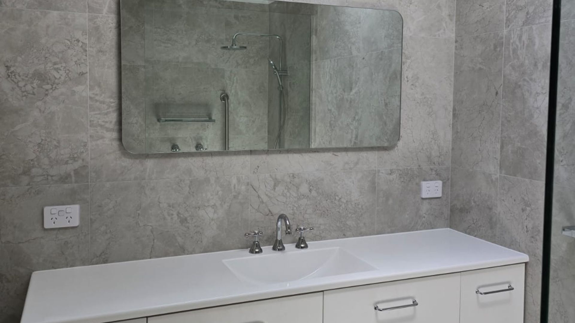Bathroom feature